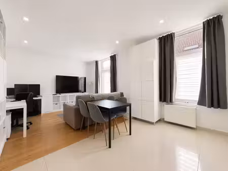 appartement à louer à woluwe-saint-lambert € 1.400 (lqve3) - latour & petit bxl location |