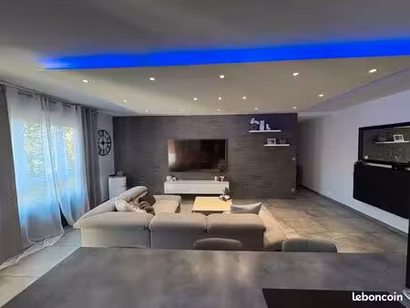 t3 refait à neuf en 2021 – 65 m² – balcon – parking privé – saint-fons