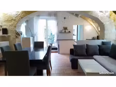 maison troglodyte dans le centre du village