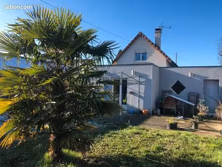 maison récente avec jardin