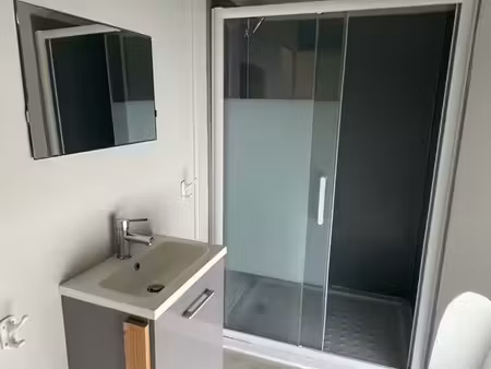 chambre meublée avec salle de bain privative – 330 charges comprises
