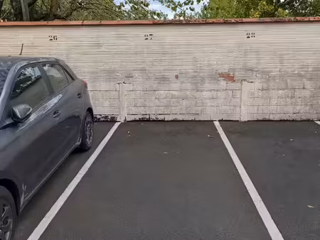 place de parking extérieure 9 m² - quartier calme la varenne saint-hilaire, résidence gard