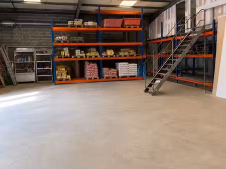 dépôt / bureaux 360 m² + 9 garages – dernier km – sécurisé