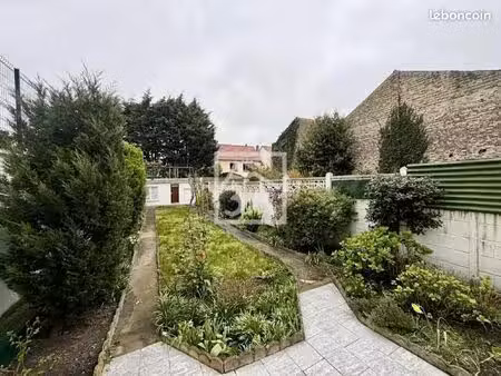 maison de ville 7 pièces 121 m²
