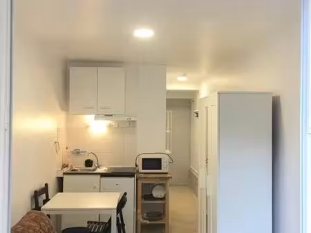 studio meublé 18 m2, très calme, quartier notre-dame, très belle résidence, sous rez-de-ch