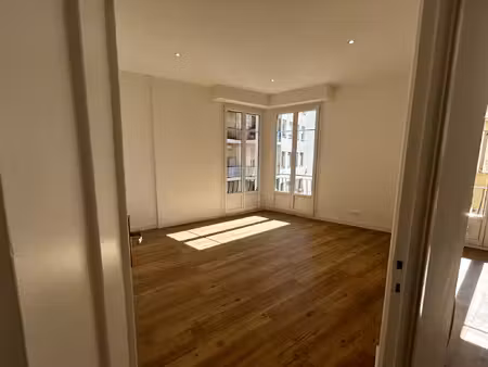 quartier des musiciens - 2 pièces de 44 m2 + balcon. entière