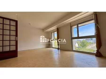 appartement t2 avec terrasse, cave et parking – kerfeunteun