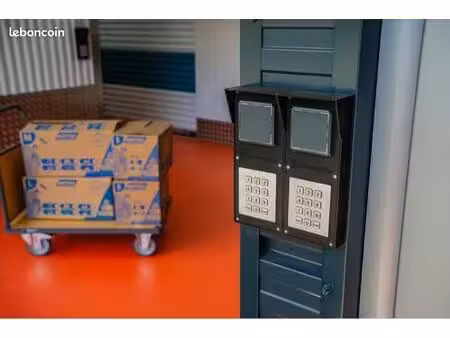box 24m2 securisé 24/24 plein pieds