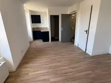 t2 40 m² entièrement rénové – besançon la butte – place de parking privée