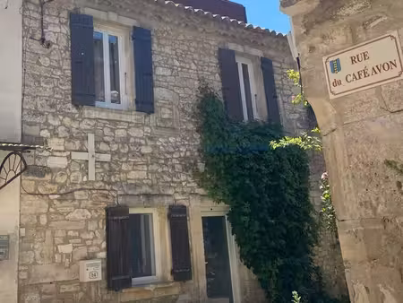 issirac – maison de village t3 en pierre avec toit-terrasse et vue – dépendances en option