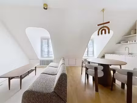 paris 18e – rue ramey – 2 pièces meublé 33.20m²– 1 chambre et rénové par architecte