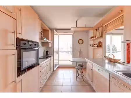exclusivité ? appartement 2 pièces lumineux avec balcon, cave et garage possible