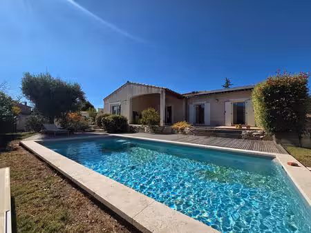 villa avignon 6 pièce(s) 155 m2 de plain pied avec piscine et garage sans vis à vis