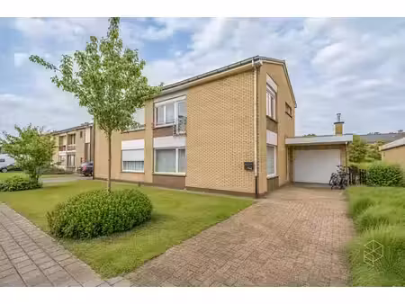 ruime lichtrijke woning met 3 slpks, garage en grote tuin