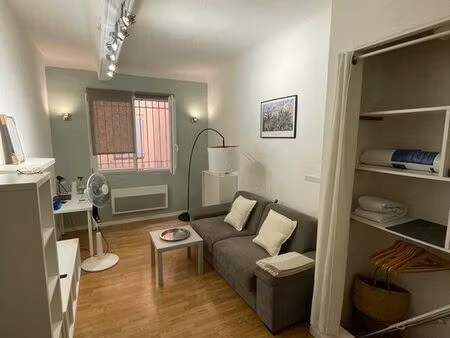 t1 de 22m² - clés-en-main - place des cardeurs - disponible début septembre