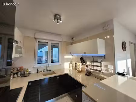 t3 52 m² avec terrasse 14 m² + garage fermé 15 m² – salon-de-provence bel air