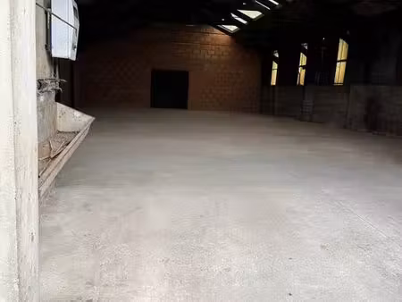 local / entrepôt / garage de 303 m² – fort potentiel à libourne
