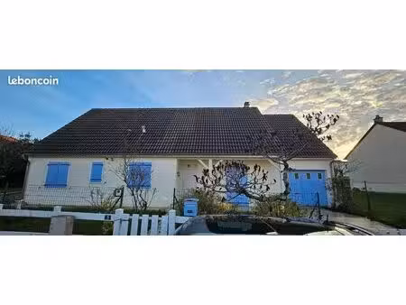 maison individuelle avec jardin clôture