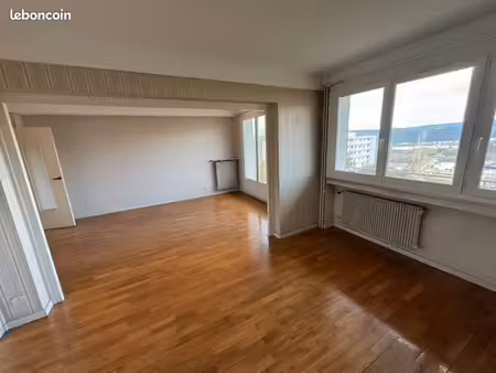 t3 76 m² 2 chambres avec balcon et cave