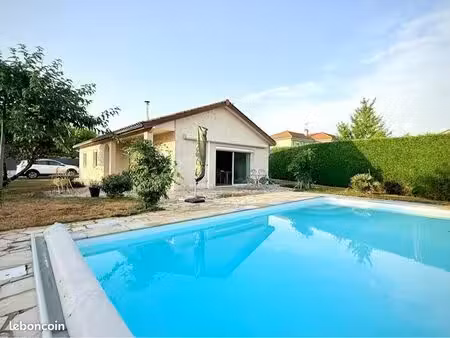 maison contemporaine de plain-pied avec piscine la talaudière