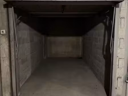 2 garages simples six fours