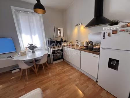 2 pièces 42 m² en dernier étage
