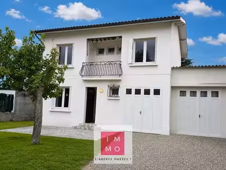 maison familiale sur deux niveaux – 3 /4 chambres, double garage