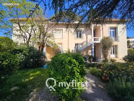 propriété 6 pièces 202 m²
