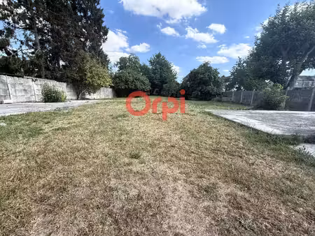 terrain constructible de 1 613 m² – possibilité de division