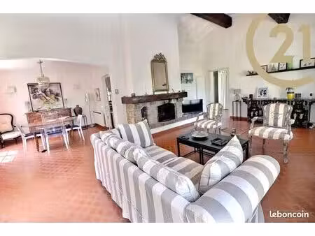 villa 4 pièces 160 m²