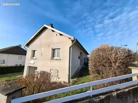maison abrest de 113 m2 plus sous sol sur une parcelle de terrain de 533m2