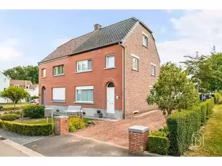 maison familiale de 3 chambres, prête à emménager, avec un g