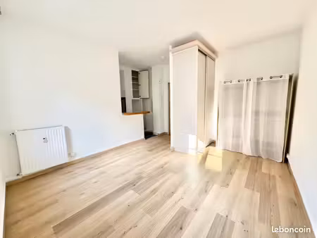 studio 1 pièce 23 m²