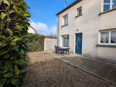 maison t3 meublé proche centre ville avec extérieur et stationnement