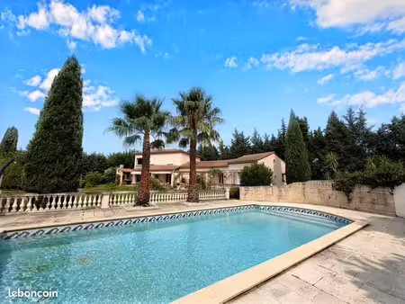 maison 6 pièces 240 m²