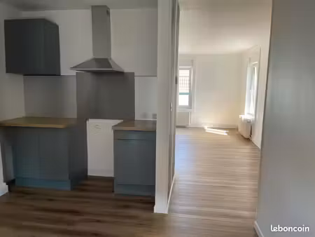 a louer à cysoing, grand appartement 112m2 sur 3 niveaux entièrement refait à neuf (à étre