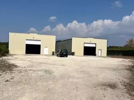 dépôt 250m2
