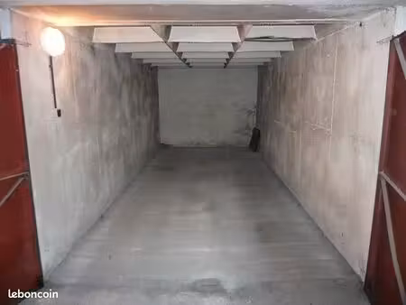 box fermé et sécurisé 12m2