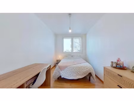 location appartement 4 pièces 80 m² à lyon 8 (69008)
