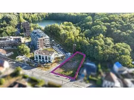 terrain à bâtir de 968 m² – façade 25 m