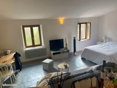grand studio 42m2 la fare centre