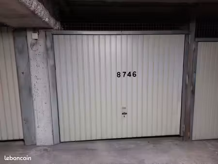 box fermé - parking sécurisé à louer - centre-ville - vincent gâche