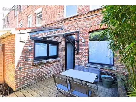 maison meublée comprenant 2 chambres et une terrasse à la madeleine