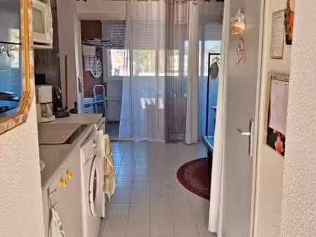 vias plage - appartement t2 de 30m2 avec loggia et place de