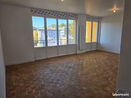 t3 67 m² entièrement rénové – balcon, parking, cave – proche hyper centre-ville