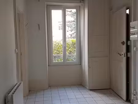 location t1 besançon proche centre ville. 350 euros par mois hors charges