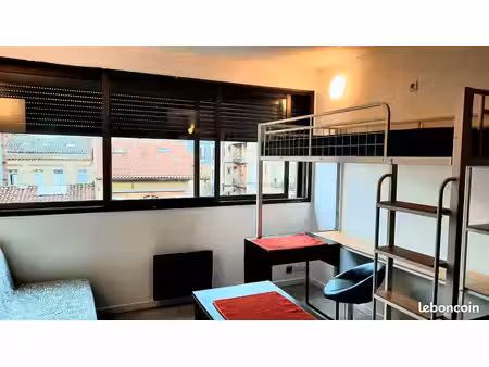 rare centre ville, pour etudiant- visiter et louer lundi 17 et 18 aout grand studio panora