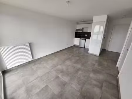 à louer appartement t2 avec parking extérieur labarthe-s