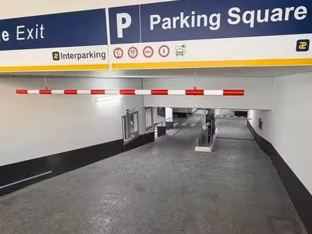 places de parking elargie — saint-laurent-du-var — square louis benes