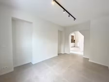 duplex 1 chambre avec parking et petit extérieur.